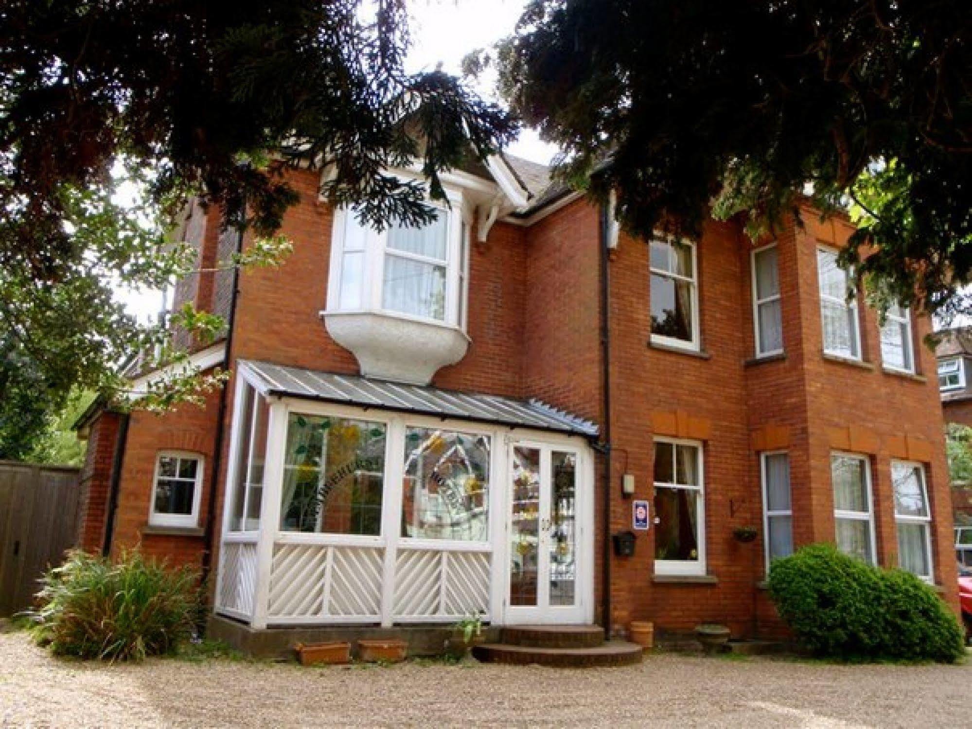 Wimblehurst Hotel Горшам Екстер'єр фото